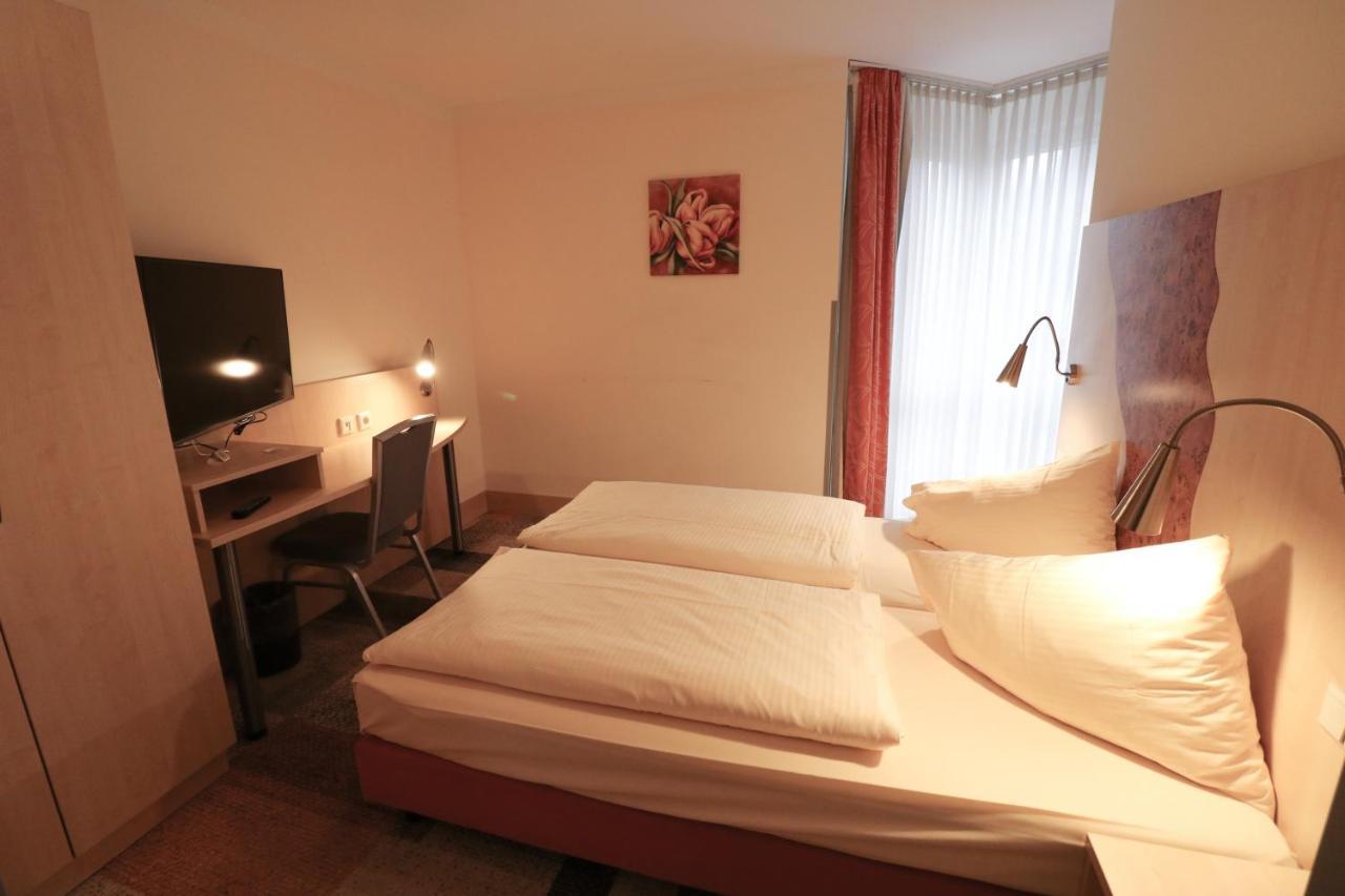 Petul Apart Hotel Ernestine Есен Екстериор снимка