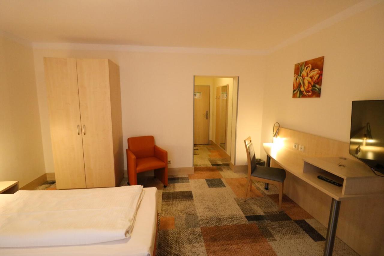 Petul Apart Hotel Ernestine Есен Екстериор снимка