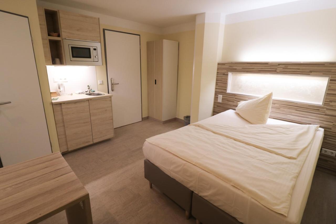 Petul Apart Hotel Ernestine Есен Екстериор снимка