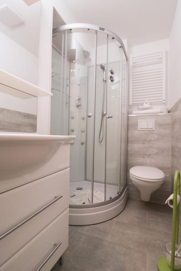 Petul Apart Hotel Ernestine Есен Екстериор снимка