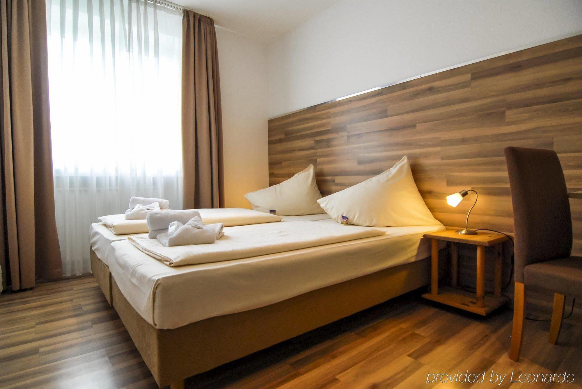Petul Apart Hotel Ernestine Есен Екстериор снимка