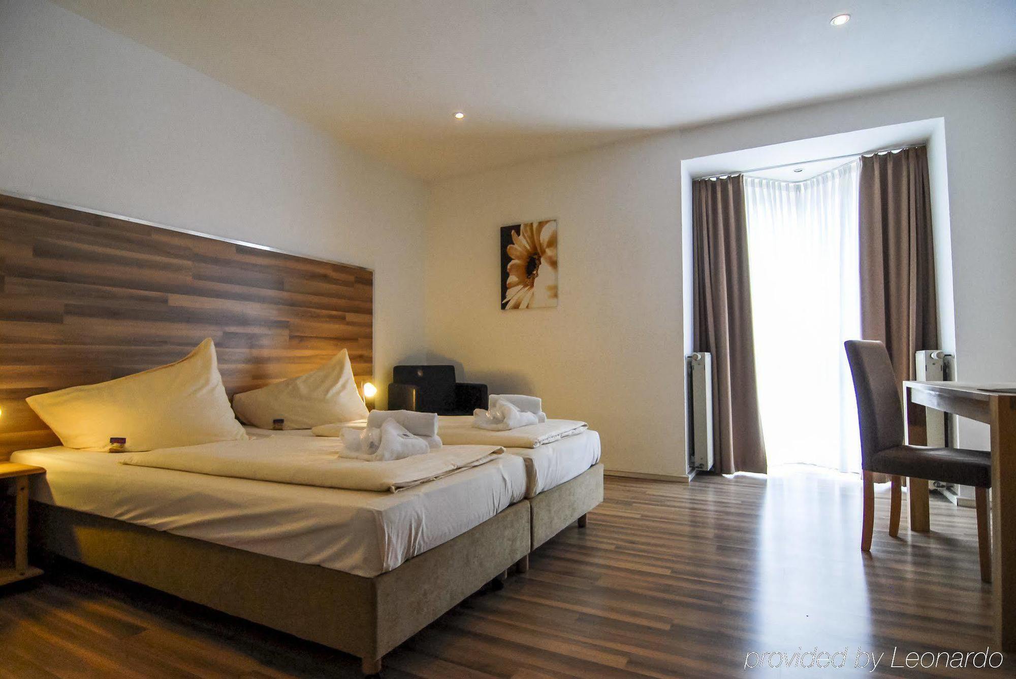 Petul Apart Hotel Ernestine Есен Екстериор снимка