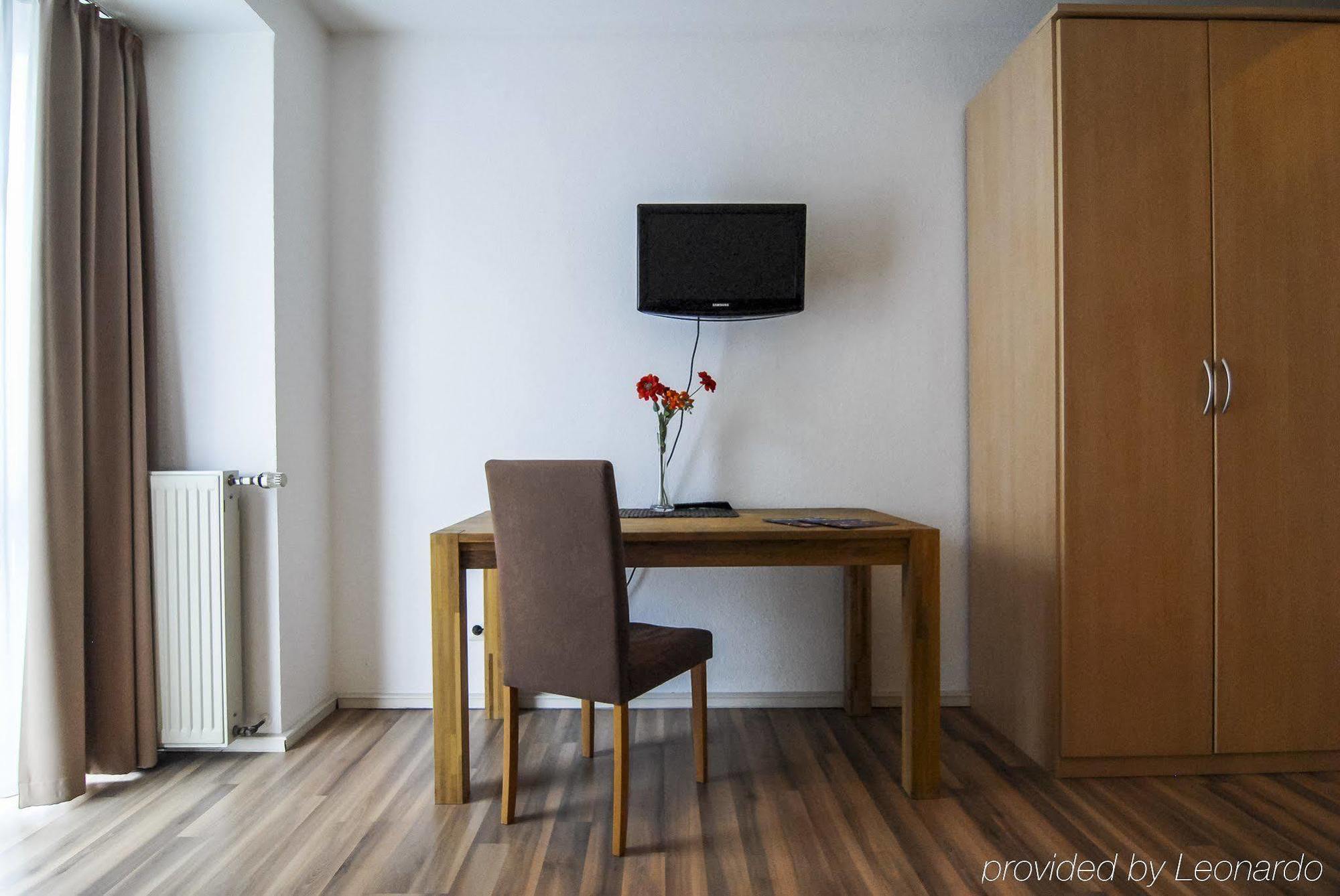 Petul Apart Hotel Ernestine Есен Екстериор снимка