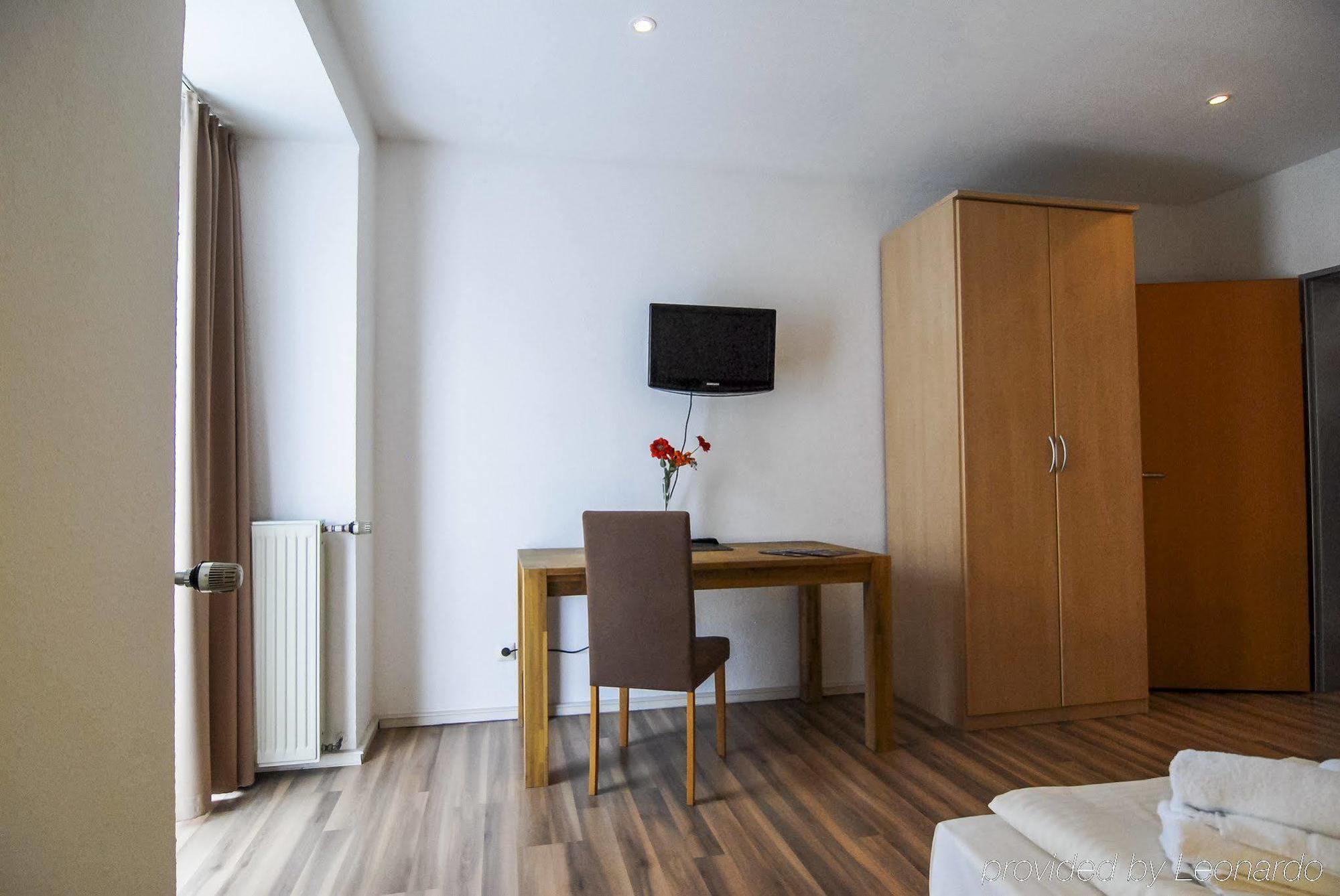 Petul Apart Hotel Ernestine Есен Екстериор снимка