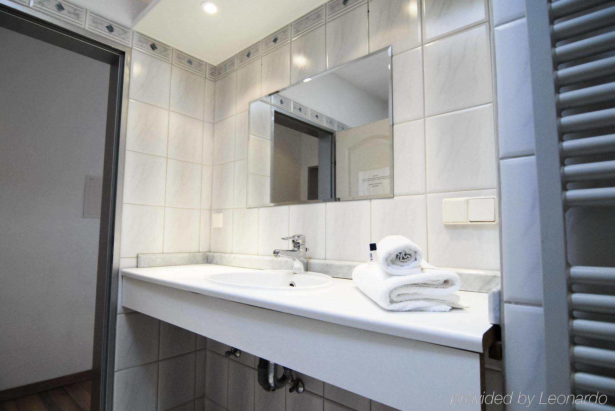 Petul Apart Hotel Ernestine Есен Екстериор снимка